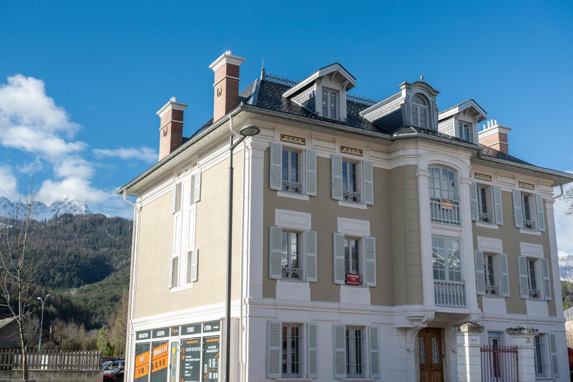 Petite Anita - Centre Ville - Parking Prive Barcelonnette Exterior foto